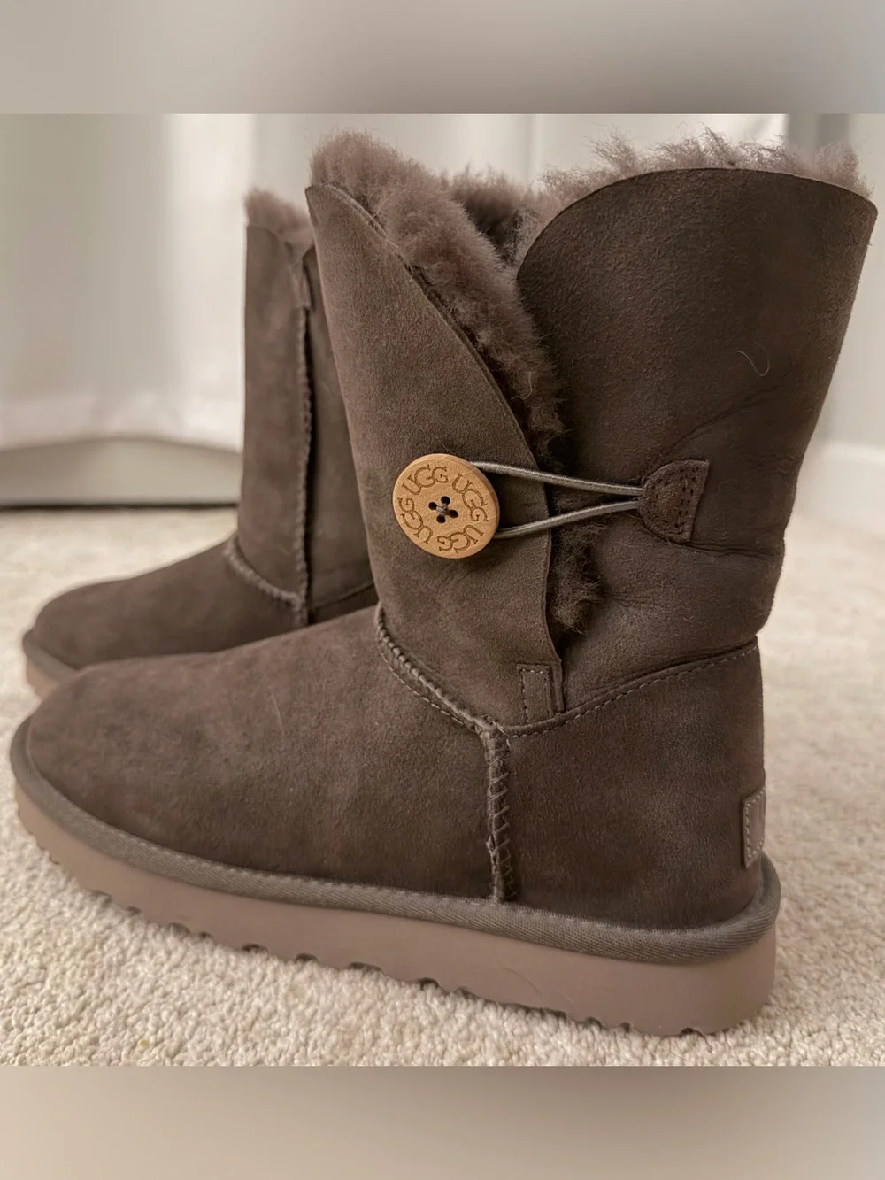 UGG Bailey Button II Boots Espresso Size 9